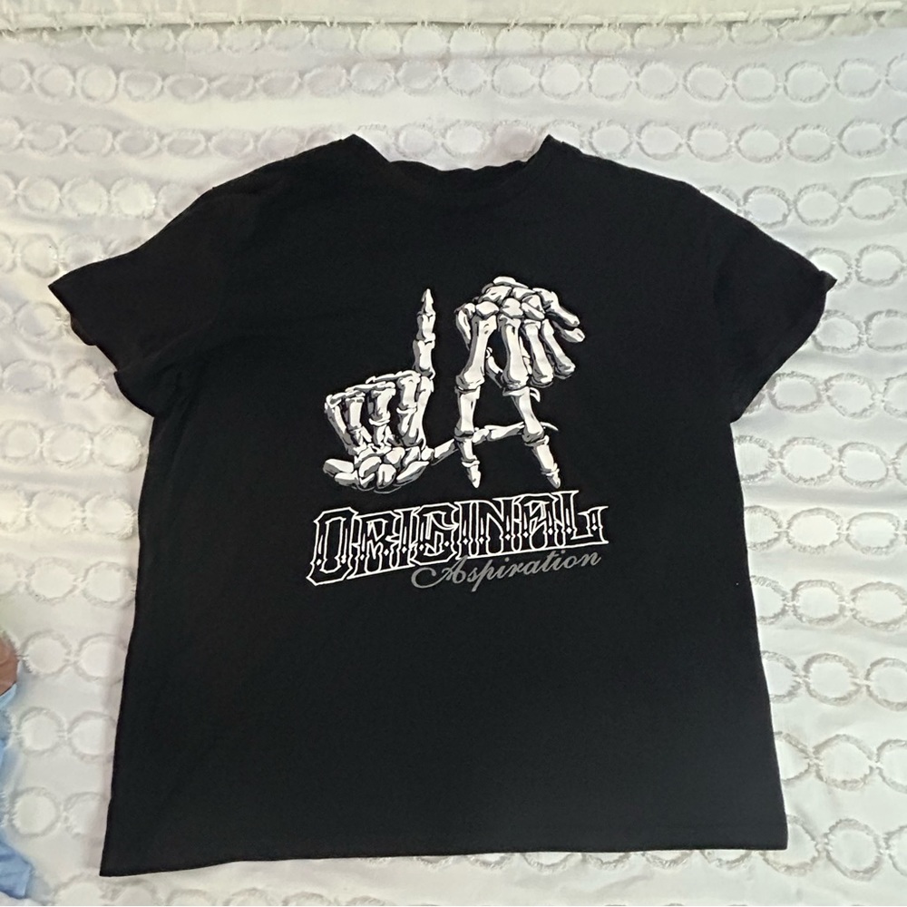 “LA” skeleton hands Graphic tee (Black)